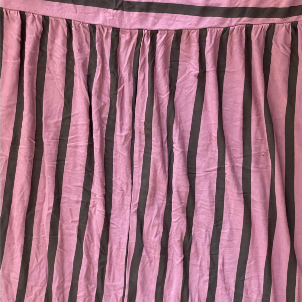 Acting Pro Extra Long Striped Top - Picture 7 of 9